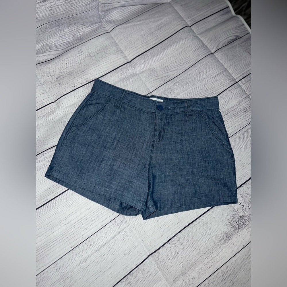 Old Navy Medium Blue💙soft denim shorts. Gently worn no stains, holes or rips.